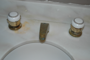dated-brass-faucet dated-brass-faucet